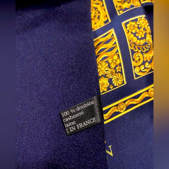 🇮🇹LANVIN~Authentic Cashmere/Silk Royal & Navy Blue Scarf Logo/Front
Unisex!!! - Picture 6 of 10